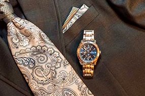 Detalles del traje y reloj del novio en boda en Calatayud